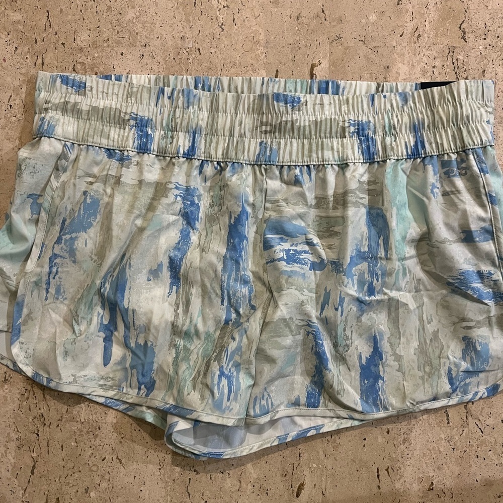 DSG Womens XXL High Rise Stride Short Torn Camo Faded Olive Built in Brief NWT